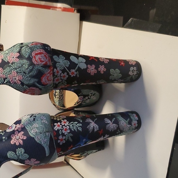 Charlotte Russe Floral Heels - Picture 4 of 6